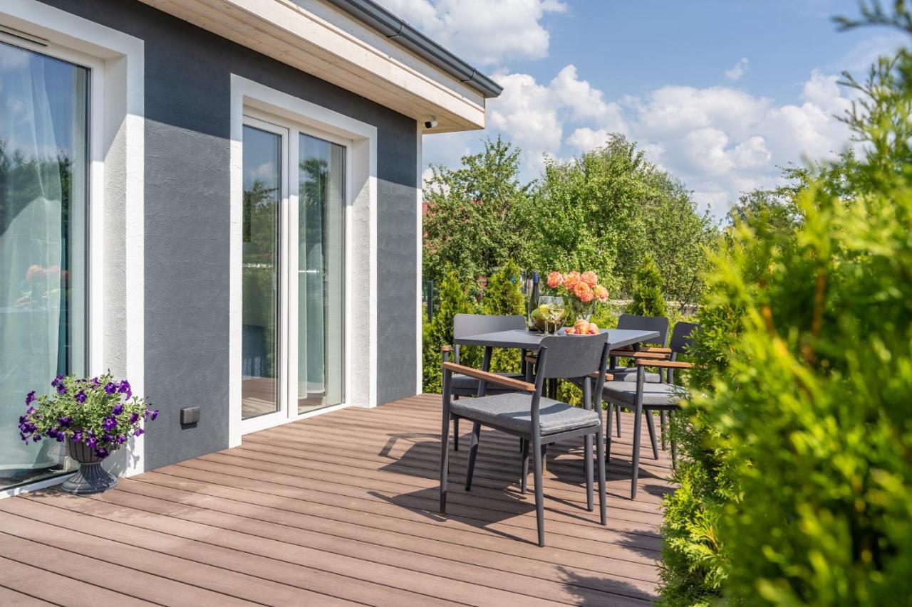 Family Garden House With Free Private Parking & Playground Villa Рига Екстериор снимка