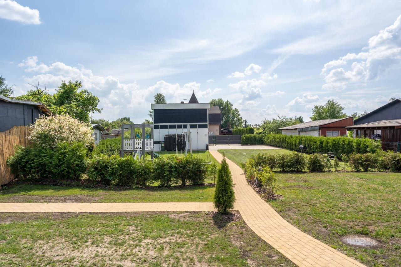 Family Garden House With Free Private Parking & Playground Villa Рига Екстериор снимка