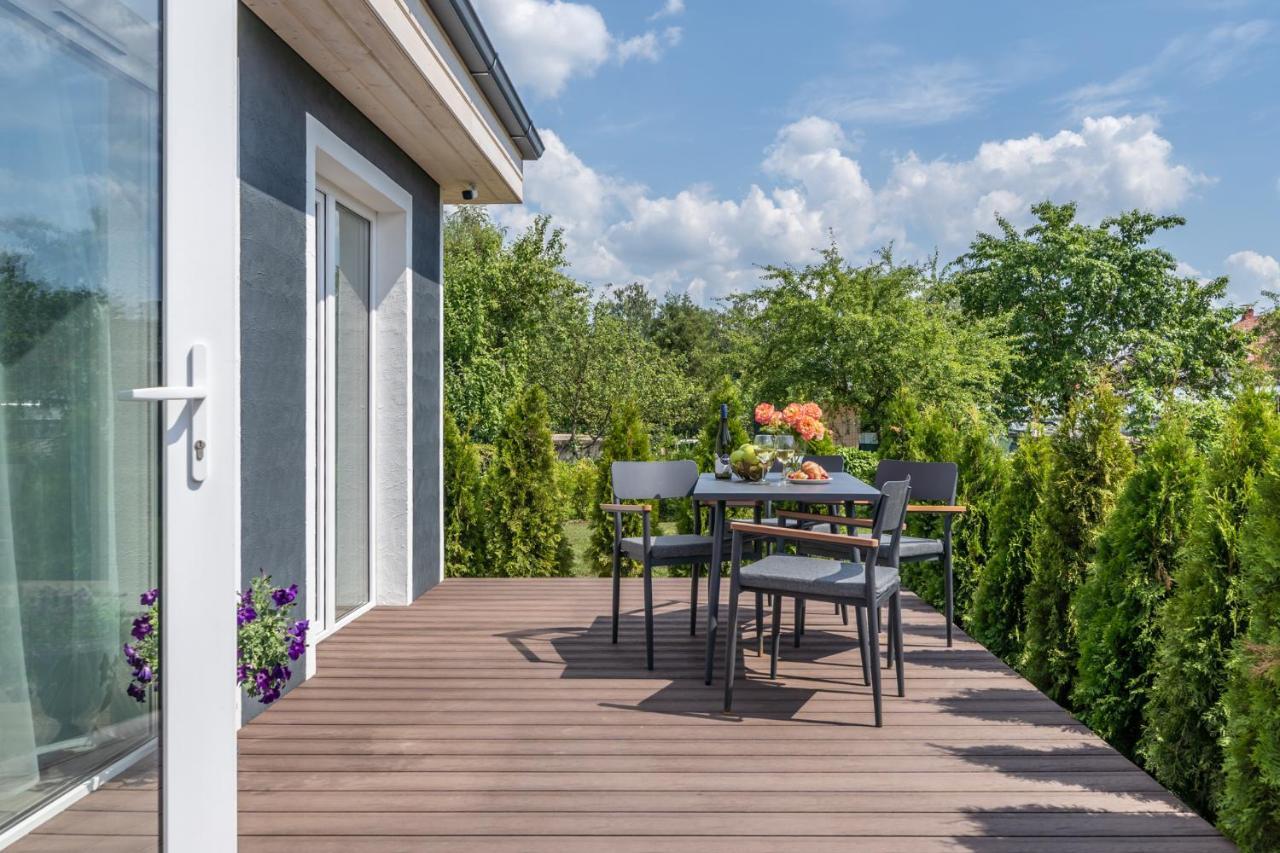 Family Garden House With Free Private Parking & Playground Villa Рига Екстериор снимка
